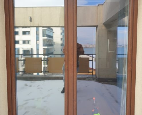 folie-solara-control-termic-geamuri-apartament.jpg folie solară pentru control termic pe geamuri de apartament
