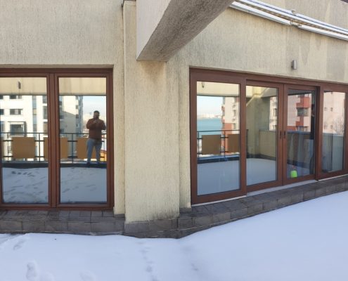 aplicare-profesionala-folie-solara-sticla-termopan.jpg aplicare profesională folie solară pe sticlă termopan